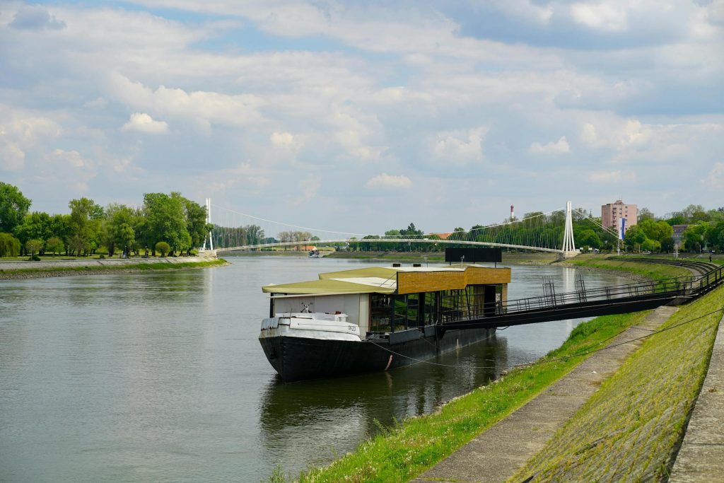 Comparative Analysis of Loan Services: Zagrebačka, Erste, and OTP Banks in Croatia - como solicitar empréstimo na Croácia