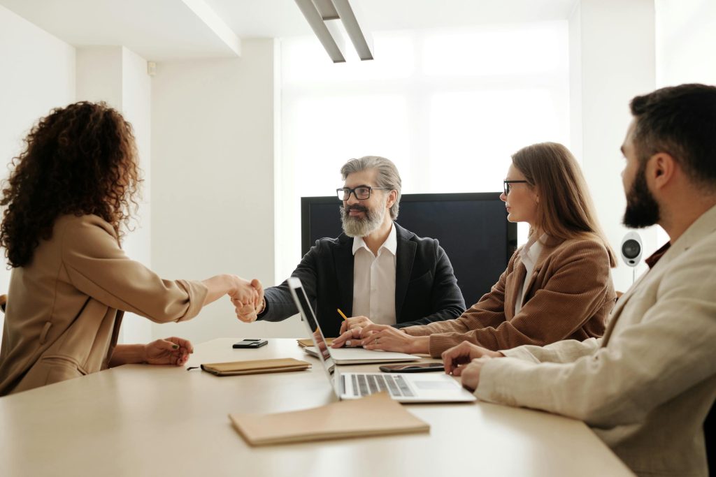 Crafting Your Path to Success: Insider Tips for Applying to Industry Leaders like Meta, Berkshire Hathaway, and ExxonMobil - Como solicitar vagas de emprego