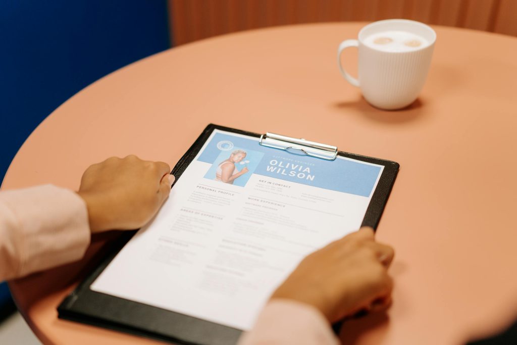 From Application to Interview: A Comprehensive Guide to Securing Roles at Leading Corporations like JPMorgan Chase and Johnson & Johnson - Como solicitar vagas de emprego