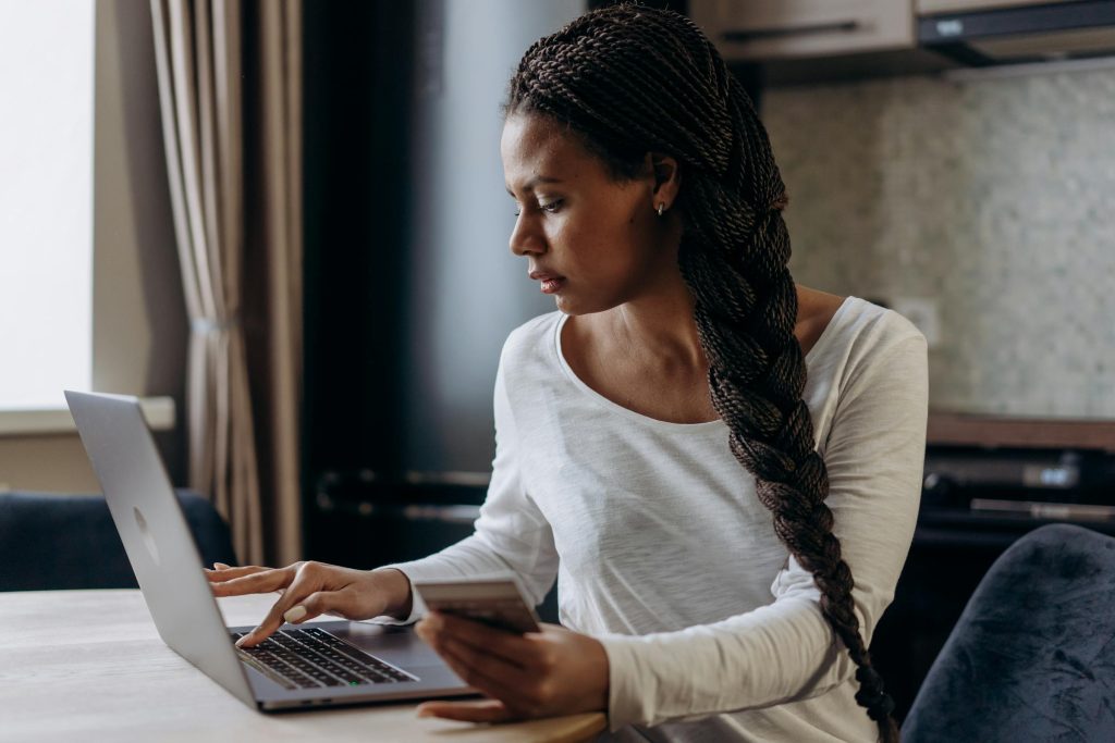 Navigating Online Credit: A Comparative Guide to Requesting Limits with PayPal, Square, and Nubank - Como solicitar limite de cartão de crédito online