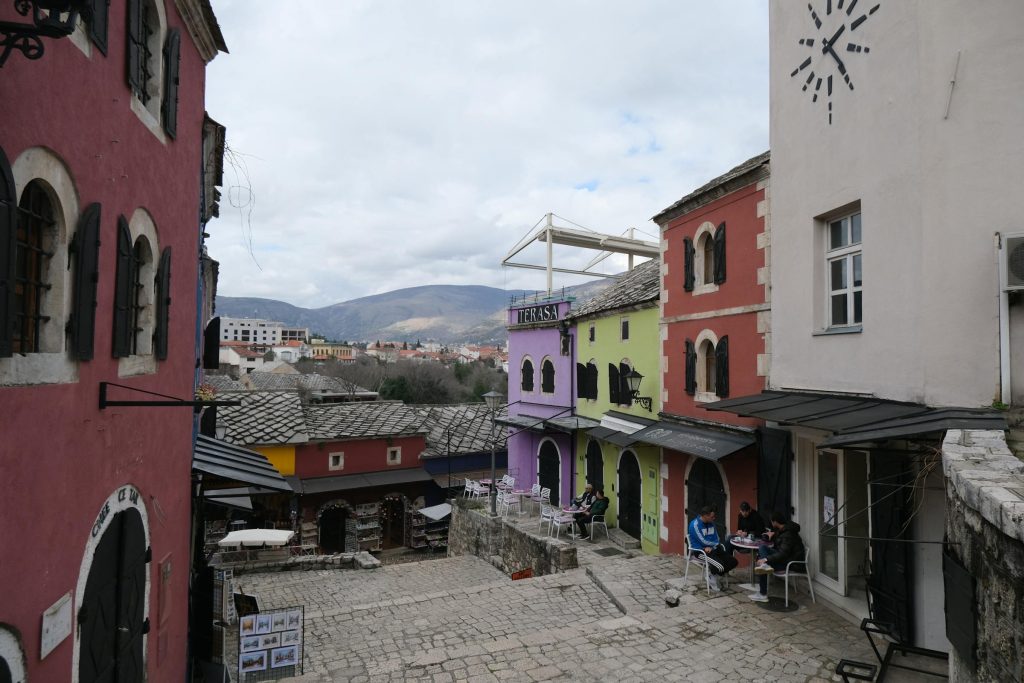 Navigating Job Opportunities: A Comprehensive Guide to Leading Companies in Bosnia and Herzegovina - Melhores oportunidades de emprego em Bósnia e Herzegovina